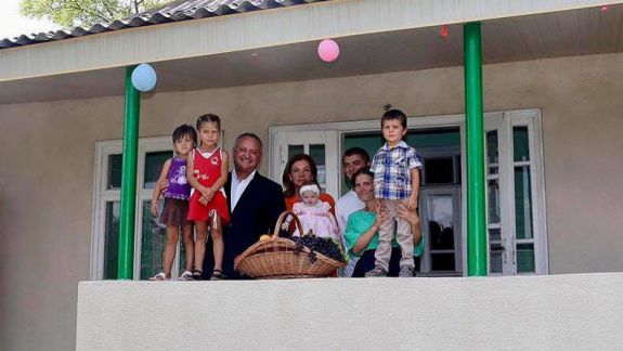 ZdG: Fundaţia „Din Suflet” a primei-doamne „pompează” milioane de lei în acţiuni de promovare a şefului statului