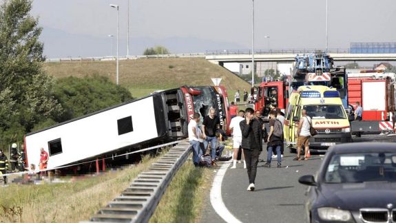 Zece morți și peste 40 de răniți într-un accident în Croația. Un autocar s-a inversat