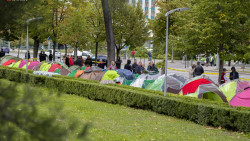 Conflicte, fumat și satisfacerea nevoilor fiziologice în spații publice: Poliția cere Primăriei Chișinău să intervină în cazul protestatarilor adunați de Partidul Șor