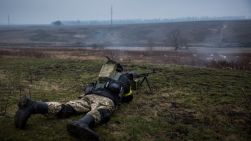 Diplomația rusă confirmă că un ofițer arestat în Donbas are cetățenie rusă. Kievul susține că Rusia își recunoaște implicarea în conflictul din estul țării