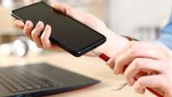 Încărcător unic pentru toate dispozitivele mobile din UE, începând cu 2024. O directivă în acest sens, aprobată de eurodeputați