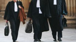 Judecătorii și procurorii care au cel puțin 10 ani de experiență vor trebui să susțină un examen la intrarea în avocatură. Proiectul de lege, avizat pozitiv de Guvern