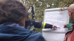 Patru echipaje de salvatori au lucrat 12 ore pentru a recupera cadavrul unui bărbat dintr-o peșteră din Criuleni (VIDEO)