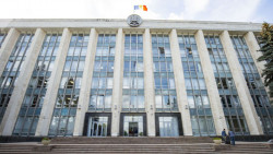 Secretarii generali de stat ar urma să aibă adjuncți, potrivit unui proiect de lege elaborat de Guvern. Inițiativa ar urma să coste bugetul de stat circa 3,4 milioane lei pe an (DOC)