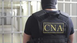 Un tânăr a cerut și primit mită în sumă totală de 700 euro de la două persoane pentru a aranja perfectarea a două permise de conducere