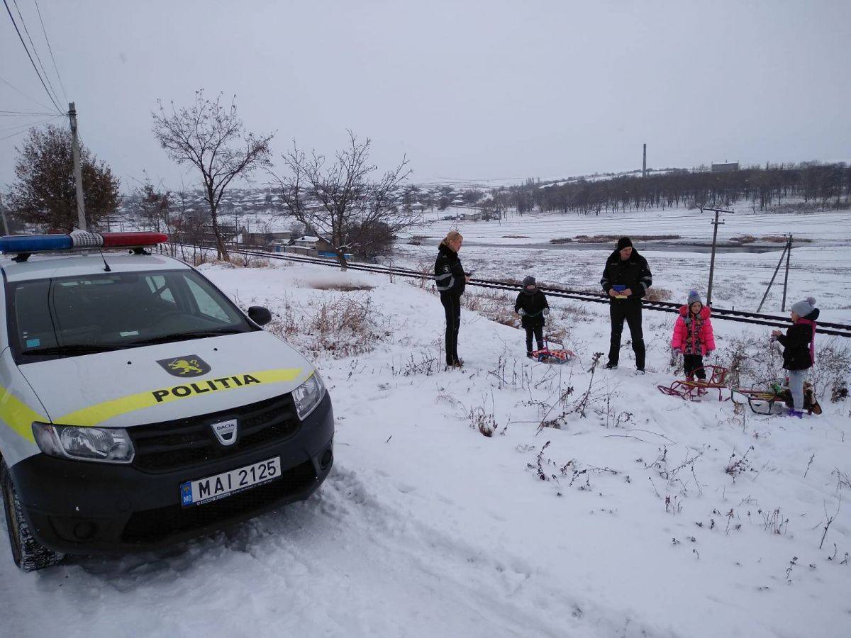 Ședință operativă la Guvern privind consecințele ninsorilor. 126 de accidente s-au produs în ultimele două zile (GALERIE FOTO)