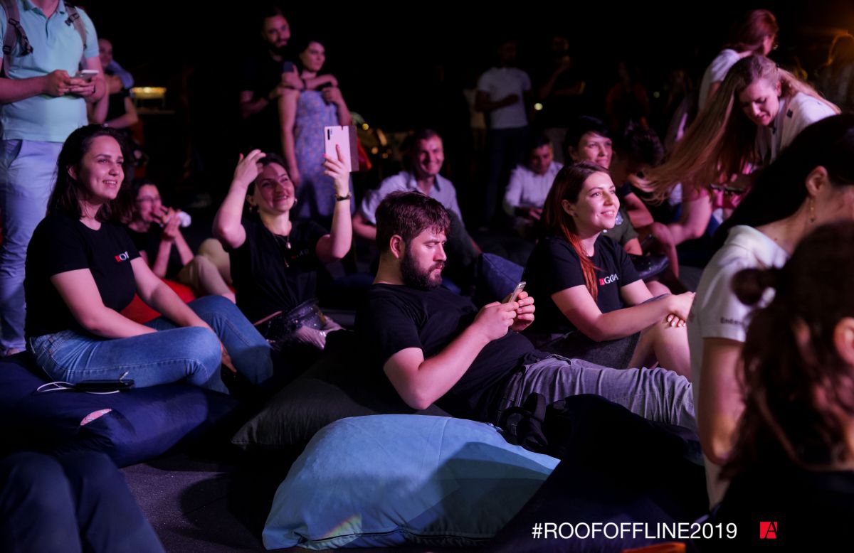 Imagini optimiste de la #ROOFOFFLINE2019 - un apus fermecător și oameni de milioane (Galerie FOTO)