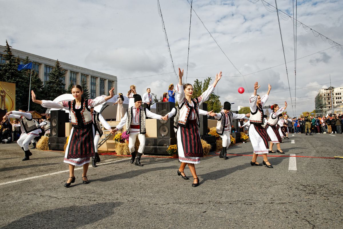 Cum este sărbătorită Ziua Națională a Vinului în PMAN din Chișinău (GALERIE FOTO)