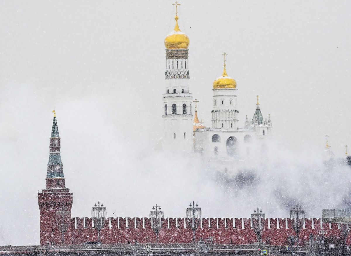 Moscova, îngropată în nămeți. A nins cât 60% din norma din februarie (GALERIE FOTO)