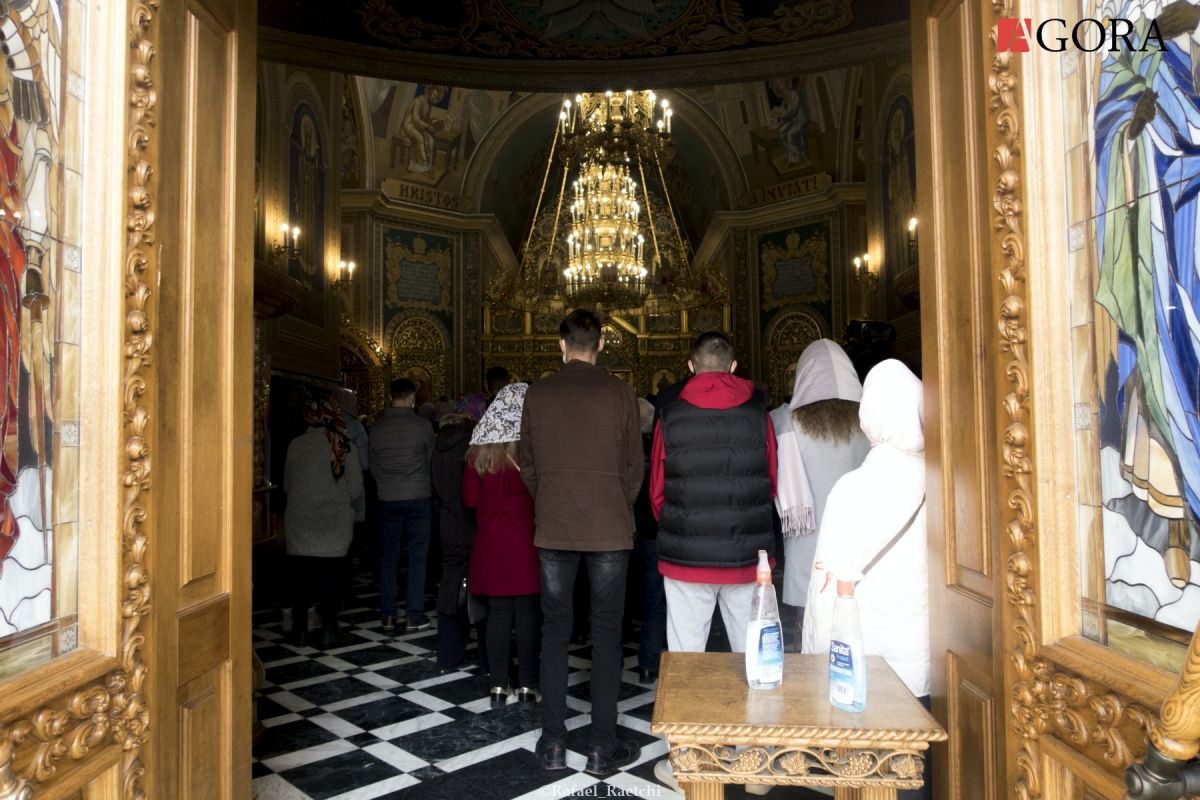 Restricțiile, rămase la ușa bisericii? Cum au decurs slujbele religioase, după ultima decizie CNESP (GALERIE FOTO)