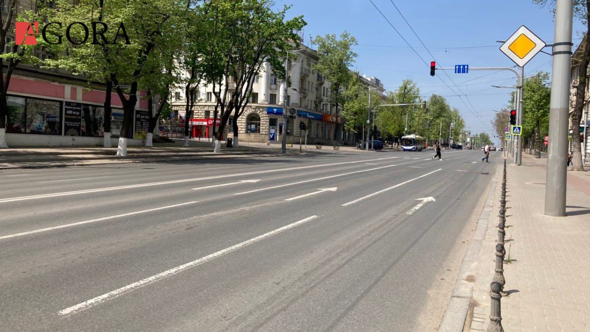 Chișinăul respiră. Cum arată în duminica Paștelui cele mai aglomerate străzi din capitală (GALERIE FOTO)