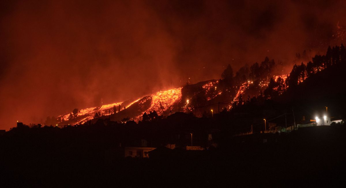 Erupția vulcanului din Canare: Lava a înghițit 20 de case (GALERIE FOTO)