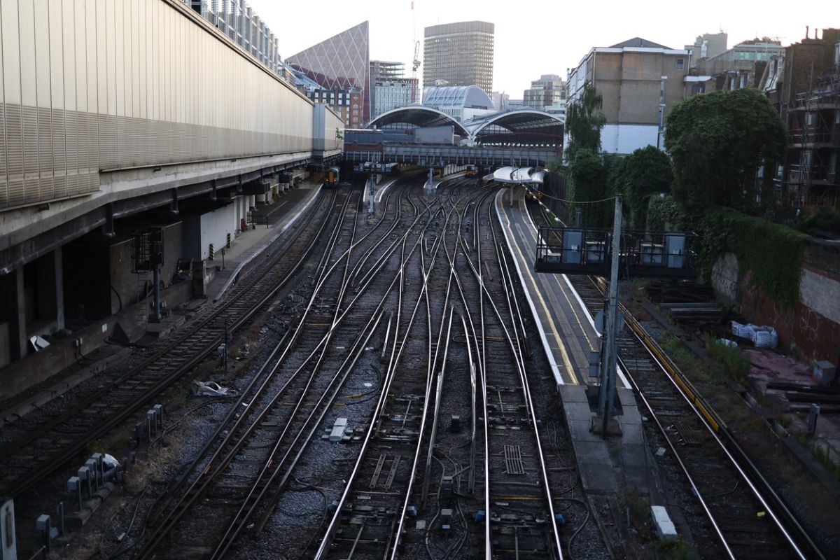 Marea Britanie: Angajații căilor ferate au intrat în ce mai mare grevă din ultimii 30 de ani (GALERIE FOTO)