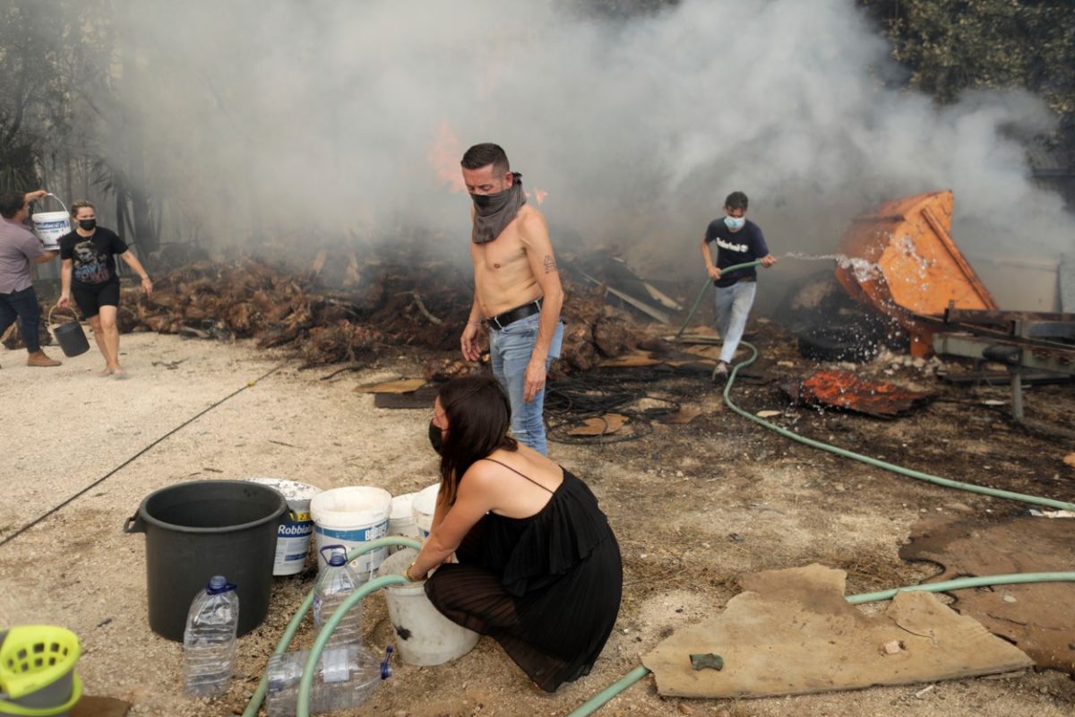 Incendii violente în Portugalia din cauza temperaturilor extreme. Mai multe localități din apropiere de Lisabona au fost evacuate (FOTO)