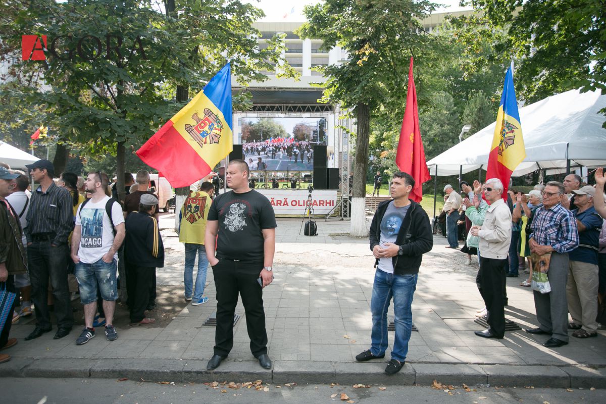 Galerie foto: Protestul lui Dodon și Usatîi în centrul Capitalei