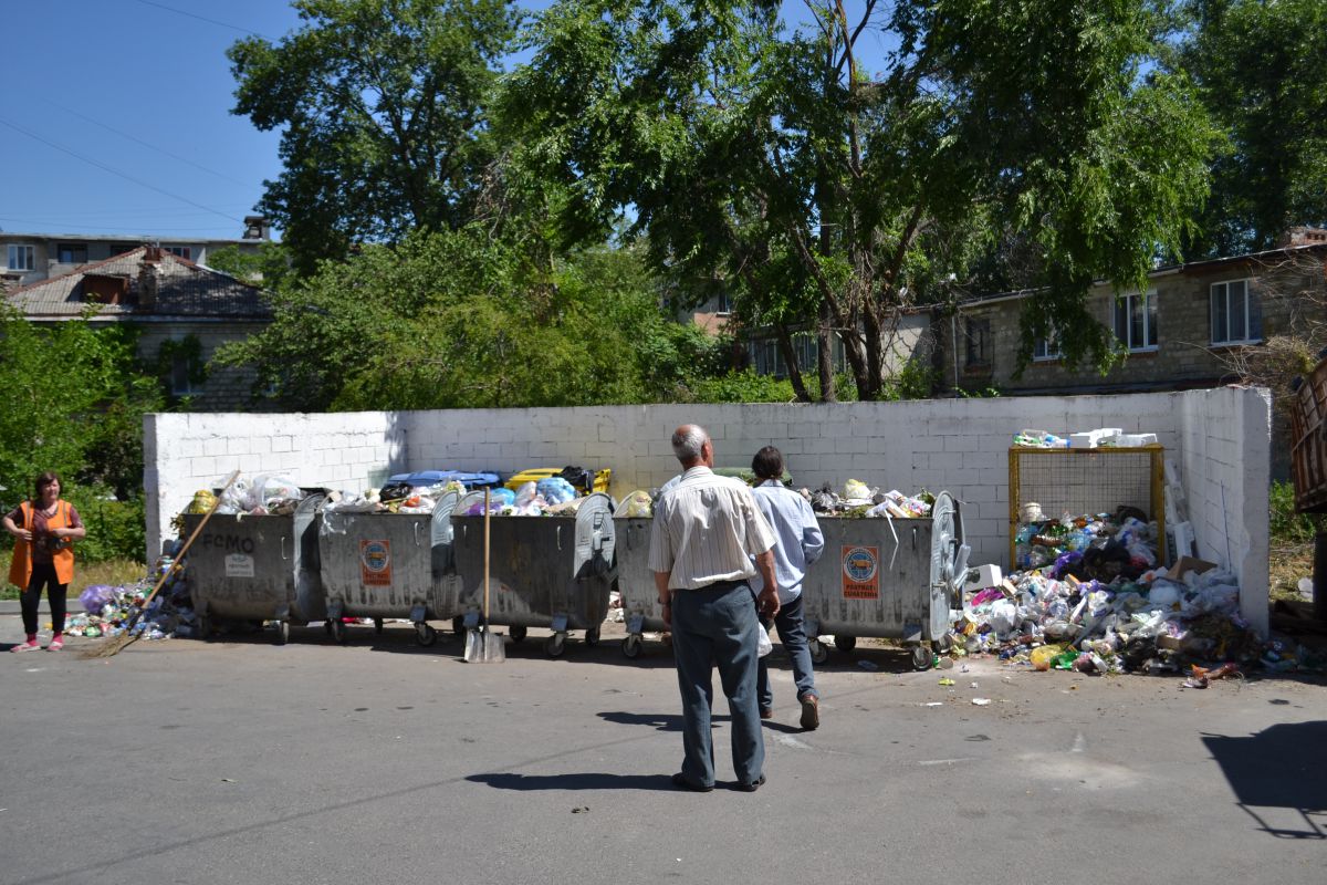 GALERIE FOTO. Cum arată platourile de gunoi din Chișinău la o zi după ce evacuarea deșeurilor menajere a fost reluată