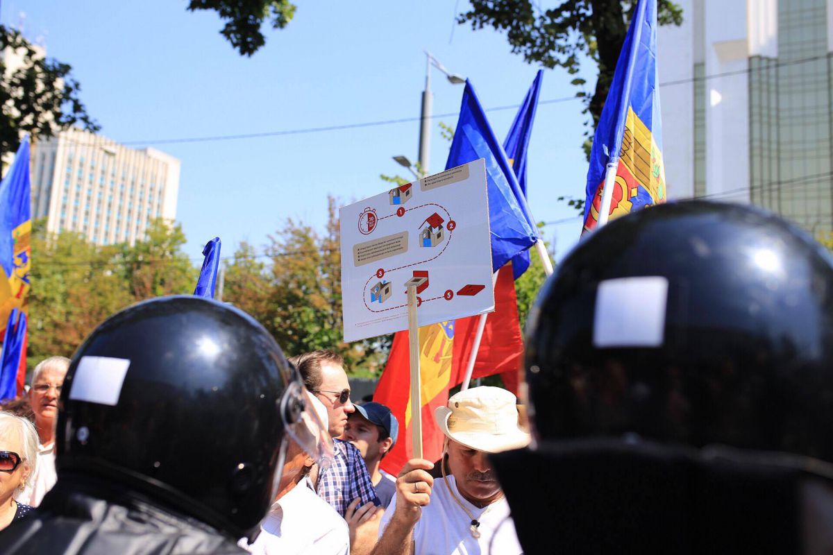 GALERIE FOTO. Protestul împotriva votului mixt, din fața Parlamentului, în imagini