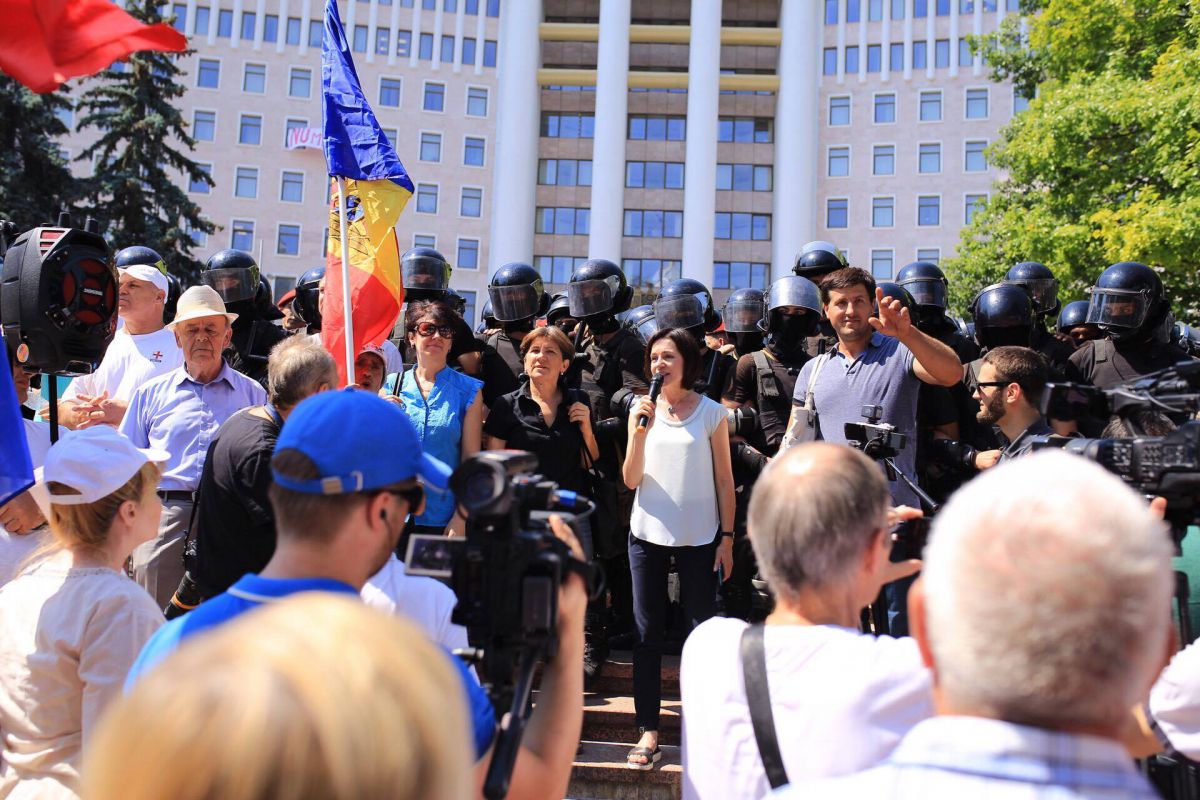 GALERIE FOTO. Protestul împotriva votului mixt, din fața Parlamentului, în imagini