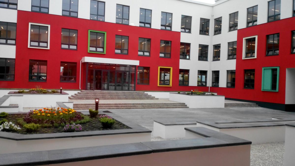 GALERIE FOTO. Cum arată prima școală internațională deschisă astăzi la Chișinău