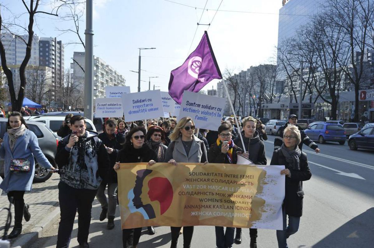 GALERIE FOTO. Cum s-a desfășurat Marșul solidarității între femei organizat la Chișinău
