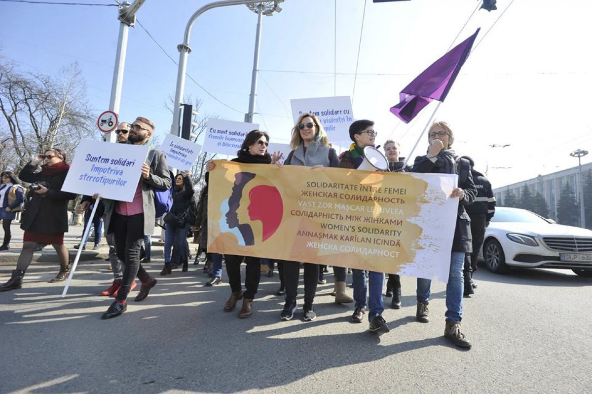 GALERIE FOTO. Cum s-a desfășurat Marșul solidarității între femei organizat la Chișinău