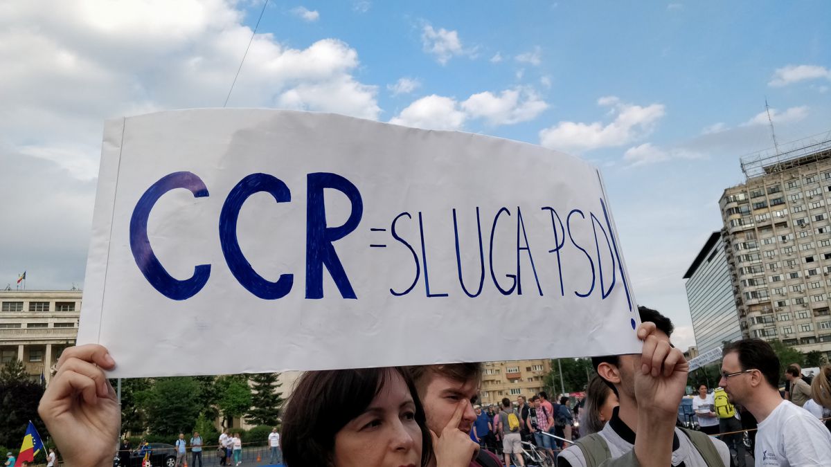 GALERIE FOTO. Mii de români din întreaga lume au ieșit în stradă, protestând împotriva guvernării