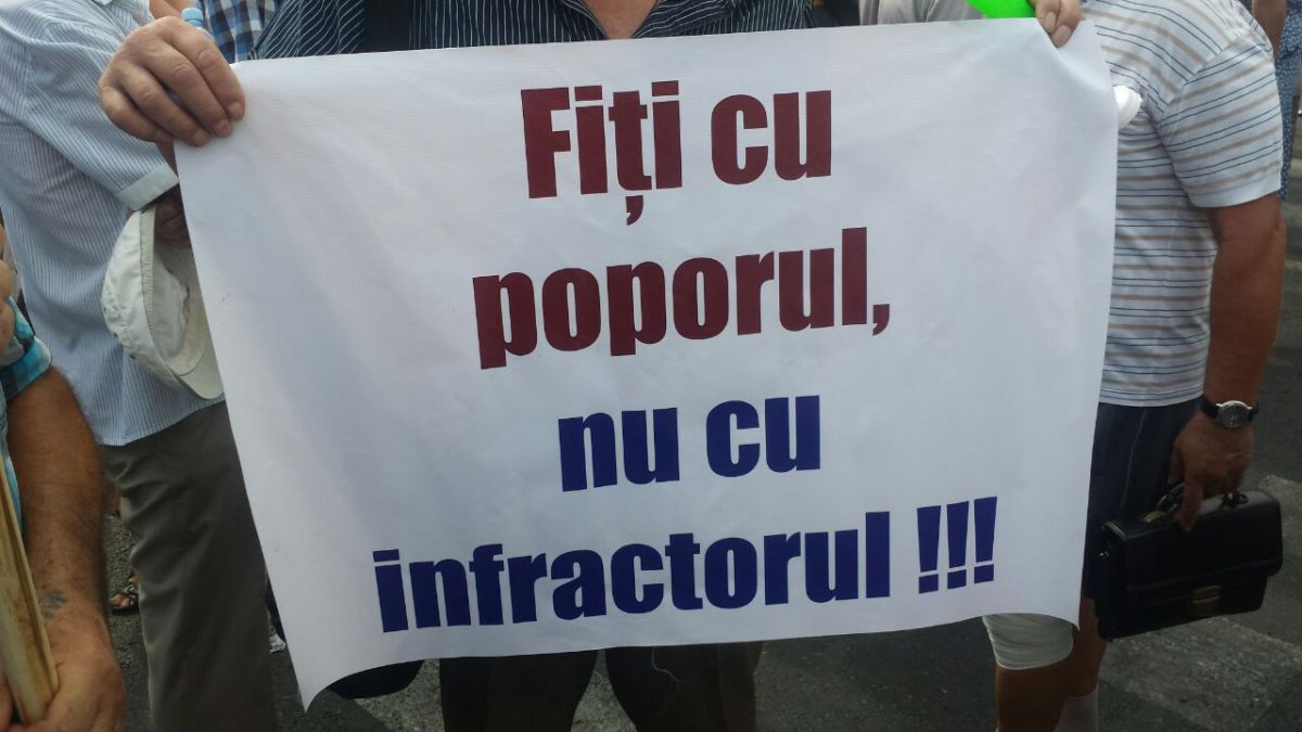 GALERIE FOTO. „Și Creangă a plătit pentru cireșele furate”. Pancartele protestului din 26 aprilie