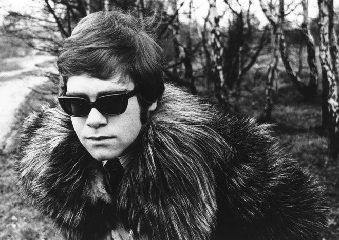 AGORA - FOTO. Cum arată impresionanta colecție ochelari a lui Sir Elton John