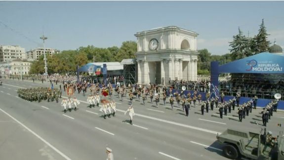 Piața Marii Adunări Naționale prinde culoare: Ceremonia dedicată celor trei decenii de Independență începe cu parada militară (LIVE)