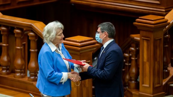 Cu ocazia Zilei Independenței, deputaților „Parlamentului 90” le-au fost înmânate diplome de onoare