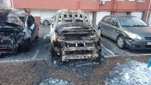Trei mașini au ars în această noapte în sectorul Râșcani al capitalei (FOTO)
