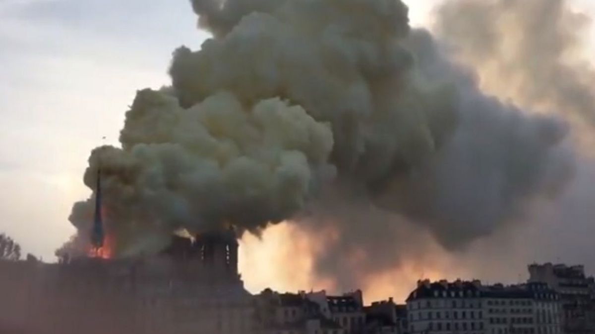 Oficial Francez Despre Incendiul De La Notre Dame Totul Arde Nu