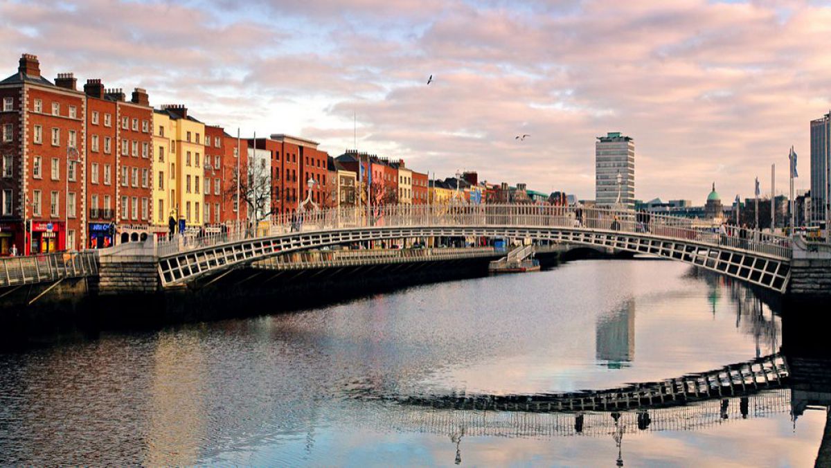 Dublin is the capital city. Ирландия Дублин. Дублин столица. Дублин панорама.