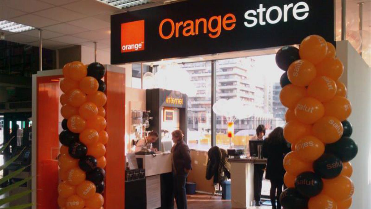 Оранж мд. Магазин Orange. Магазин оранжевого цвета. Черно оранжевый магазин. Orange магазины Moldova.