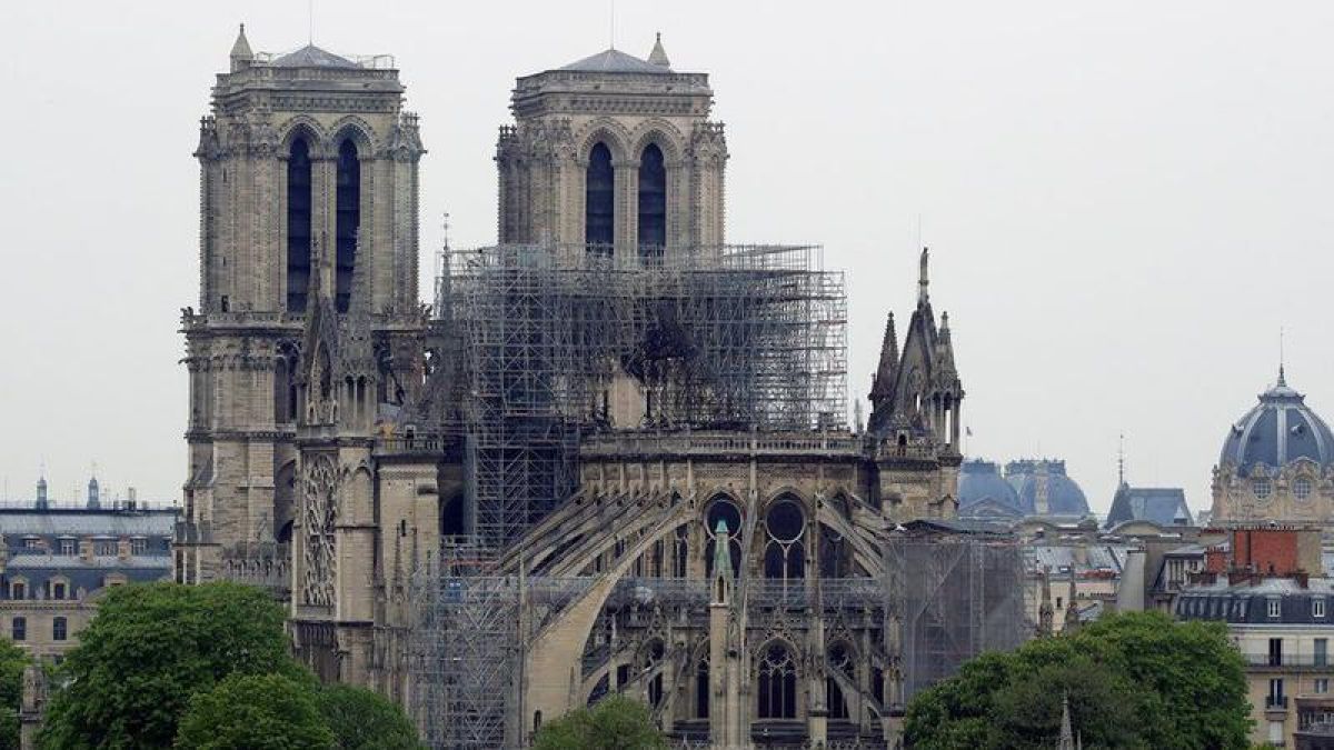 Reconstruc ia Catedralei Notre Dame Din Paris Va ncepe n 2021