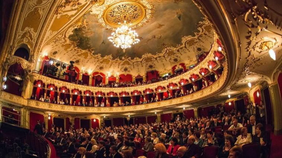 Teatrul Național Mihai Eminescu Repertoriul Desfăsurat Intre 18