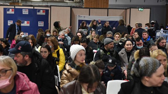 Franța se pregătește să primească 100.000 de refugiați ucraineni
