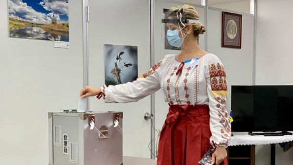 Moldoveanca Viorica Lozov din Japonia, primul cetățean care a votat la alegerile prezidențiale