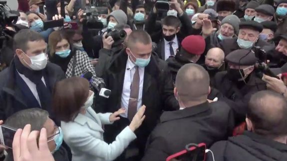 Maia Sandu a mers la oamenii adunați în fața Palatului Republicii