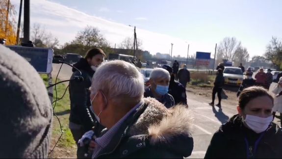 Altercații la Varnița: Mai mulți oameni s-au luat la bătaie, dar au fost preluați rapid de oamenii legii (FOTO)