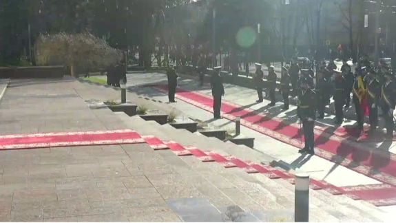 Ultimele pregătiri: Garda de onoare este în așteptarea lui Klaus Iohannis