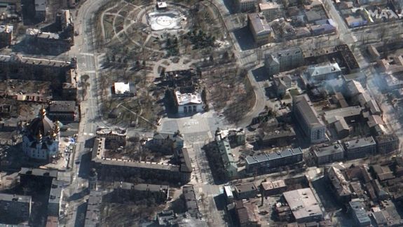Rusia a bombardat o școală de arte din Mariupol, unde se aflau aproximativ 400 de oameni