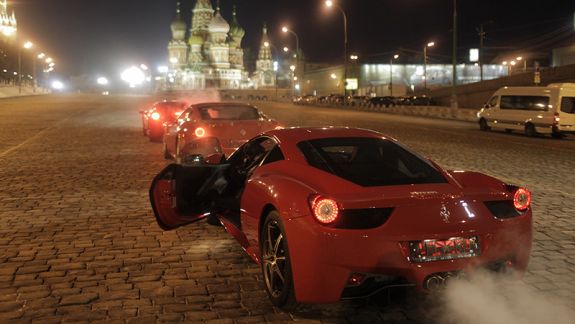 Ferrari suspendă producția de vehicule pentru piața rusă