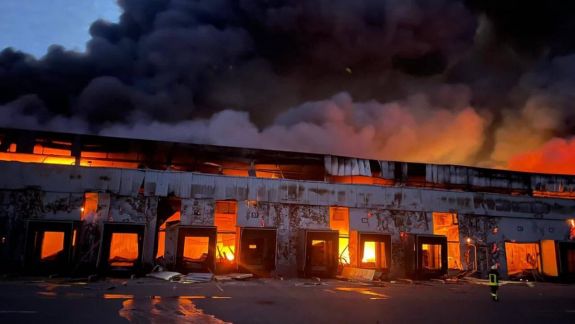 Un depozit de alimente congelate a luat foc în Brovarî, regiunea Kiev.