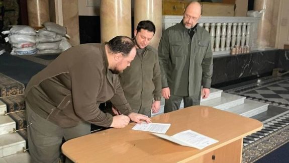Volodimir Zelenski a semnat cererea de aderare la Uniunea Europeană