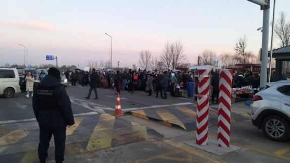 Ministerul Sănătății a instalat corturi de testare COVID-19 la punctele de trecere pentru persoanele cu simptome