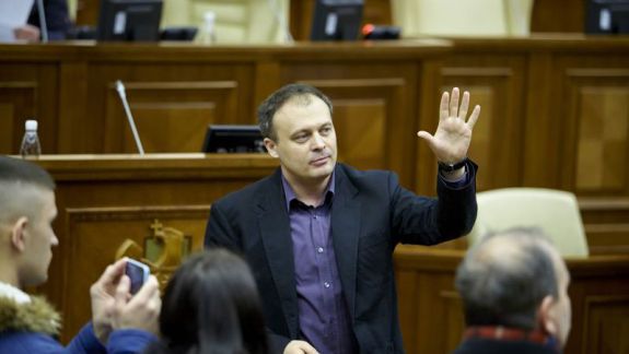 Candu stă la chirie într-o casă de cca 300 de metri pătrați, cu 1200 de euro pe lună. Cum arată declarația de avere a democratului (DOC)