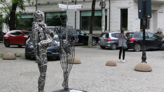În centrul capitalei a fost instalată o sculptură de fier, dedicată persoanelor cu HIV