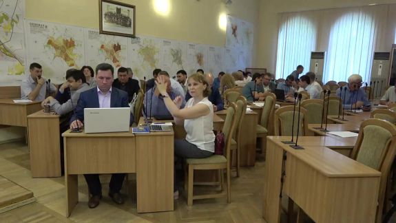 LIVE. Sedința CMC, debut cu replici acide între consilieri: Mai țineți-vă în pantaloni, beți ceai și nu vă „deorgăiți”