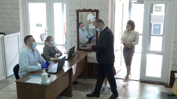 Președintele Partidului Dezvoltării și Consolidării Moldovei, Ion Chicu, își exercită dreptul la vot (VIDEO)